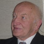 Dr. Dipl. Ing. Wassil Nowicky. Dr. Wassil Jaroslaw Novicky, der Erfinder des alternativen Krebsmittels Ukrain, versucht seit 40 Jahren vergeblich, vom Gesundheitsministerium die Zulassung seines Mittels zu erreichen.