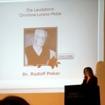 Sie war eine von 8 Laudatoren an diesem Tag, Christine Lorenz Pekar bei ihrer Laudatio zu ihrem berühmten Vater Dr. Rudolf Pekar